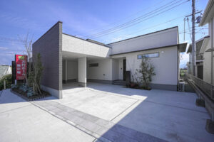 愛車と過ごせるガレージの家