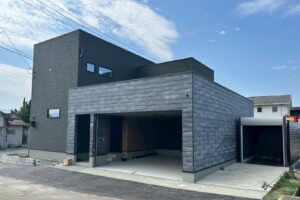 シックな上質ガレージハウス