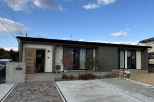 高天井が織りなす開放感と大空間LDKの平屋