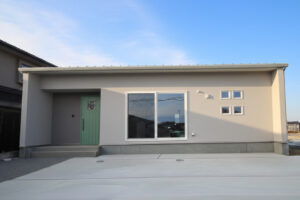 彩りとゆとりが紡ぐ、理想の平屋